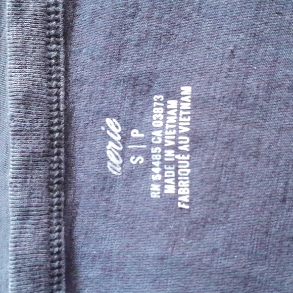 aerie Long Sleeve T-Shirt Size S NWOT🦒59 - Picture 3 of 3